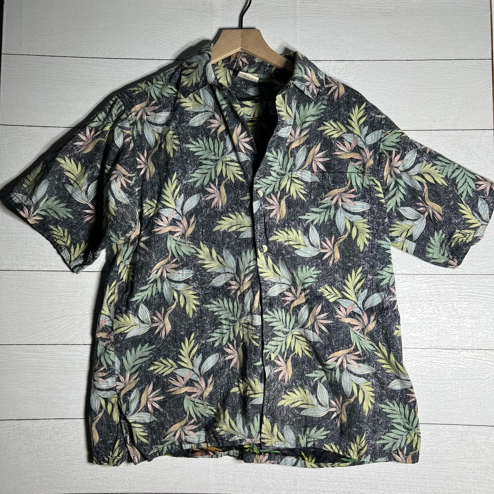Go Barefoot Mens Medium Hawaiian Made in USA Floral Print Black Shirt (Missing)
